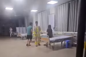 CSGT Quảng Ninh hỗ trợ sản phụ chuyển dạ trong mưa bão