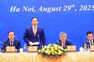 Thượng tướng Lê Văn Tuyến, Thứ trưởng Công an trả lời các câu hỏi của phóng viên tại buổi họp báo.