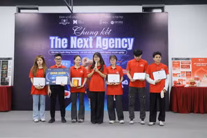 Đội thi Diamond với sản phẩm Robot hút bụi và máy lọc không khí xuất sắc giành ngôi vị Quán quân.