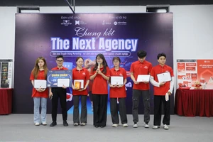 Đội thi Diamond với sản phẩm Robot hút bụi và máy lọc không khí xuất sắc giành ngôi vị Quán quân.