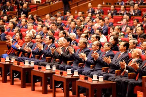 Các đồng chí lãnh đạo, nguyên lãnh đạo Đảng, Nhà nước dự phiên khai mạc Đại hội XIV của Đảng. Ảnh: TTXVN.