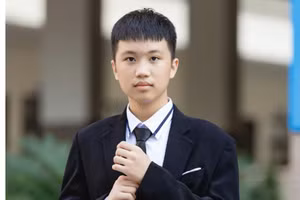 Trịnh Lê Hưng đạt điểm tuyệt đối 10/10 trong bài thi môn chuyên Tin học.
