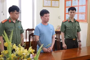 Cơ quan chức năng ra lệnh giữ người trong trường hợp khẩn cấp đối với Lê Việt Hùng.