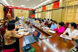 Bà Đỗ Thị Hương - Phó Chủ tịch Thường trực UBND phường Việt Yên phát biểu tại hội nghị.