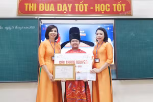 Vinh danh em Nguyễn Thị Minh Thảo, Trạng Nguyên Tiếng Việt năm học 2024 - 2025.