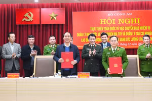 Đại tướng Lương Tam Quang, Bộ trưởng Bộ Công an chứng kiến Lễ ký Biên bản bàn giao công tác cai nghiện và quản lý sau cai. 