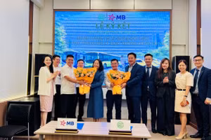 Đại diện đơn vị tại lễ ký kết.