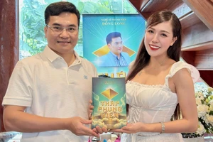 Nghệ sĩ Đồng Long, tác giả cuốn sách giao lưu với độc giả trẻ