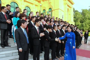 Phó Chủ tịch nước Võ Thị Ánh Xuân gặp mặt học sinh đoạt giải Olympic và KHKT quốc tế năm 2024 (Ảnh Tư liệu).