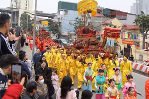 Hình ảnh lễ rước tại lễ hội truyền thống Đình Đông Ngạc.