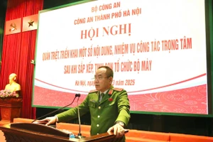 Thiếu tướng Nguyễn Thanh Tùng, Phó Giám đốc phụ trách điều hành Công an thành phố Hà Nội chủ trì hội nghị.