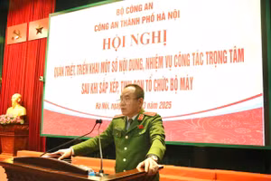 Thiếu tướng Nguyễn Thanh Tùng, Phó Giám đốc phụ trách điều hành Công an thành phố Hà Nội chủ trì hội nghị.