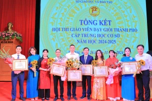 Phòng GD&ĐT, thầy cô giáo quận Ba Đình tại lễ tổng kết.