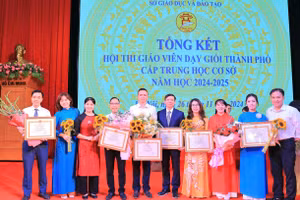 Phòng GD&ĐT, thầy cô giáo quận Ba Đình tại lễ tổng kết.