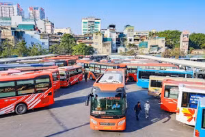 Bến xe Hà Nội kêu gọi doanh nghiệp vận tải đồng hành cùng sinh viên. 