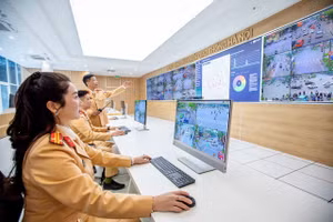 CSGT thực hiện các quy trình xử lý vi phạm hành chính trên môi trường điện tử. 