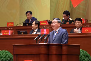 Phó Bí thư Thường trực Thành ủy Hà Nội Nguyễn Văn Phong tham luận tại Đại hội lần thứ XIV của Đảng. Ảnh: TTXVN.