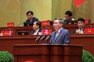 Phó Bí thư Thường trực Thành ủy Hà Nội Nguyễn Văn Phong tham luận tại Đại hội lần thứ XIV của Đảng. Ảnh: TTXVN.