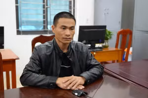 Nguyễn Văn Thâm tại cơ quan công an.