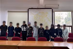 Công an triệu tập những đối tượng mang hung khí đi đánh nhau.