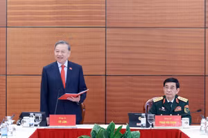 Tổng Bí thư Tô Lâm phát biểu thảo luận tại Đoàn Đảng bộ Quân đội. Ảnh: TTXVN.