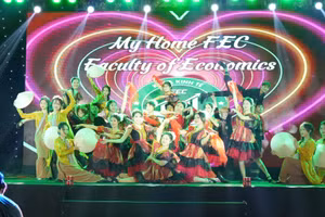 Đêm Gala có rất nhiều tiết mục văn nghệ hay từ các bạn sinh viên.