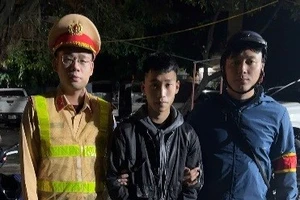 Tổ công tác 141 bắt giữ thanh niên mang hung khí đi đánh nhau.