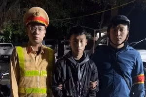 Tổ công tác 141 bắt giữ thanh niên mang hung khí đi đánh nhau.