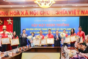 Lãnh đạo tỉnh Bắc Ninh khen thưởng học sinh, vận động viên 