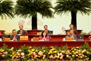 Đoàn chủ tịch Đại hội.