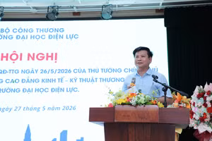 Hiệu trưởng Trường Đại học Điện lực, PGS.TS. Đinh Văn Châu phát biểu hội nghị.