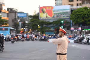 CSGT Hà Nội phân luồng giao thông dịp Tết.