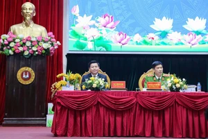 Trung tướng, GS.TS Trần Minh Hưởng và PGS.TS Đinh Văn Châu chủ trì Hội thảo.