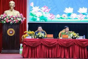 Trung tướng, GS.TS Trần Minh Hưởng và PGS.TS Đinh Văn Châu chủ trì Hội thảo.