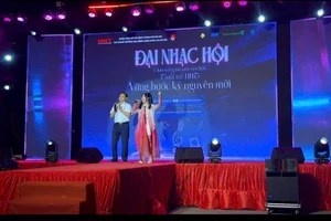 Sôi động đêm đại nhạc hội chào tân sinh viên Khóa 16 với chủ đề “Vững bước kỷ nguyên mới”.