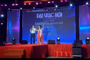 Sôi động đêm đại nhạc hội chào tân sinh viên Khóa 16 với chủ đề “Vững bước kỷ nguyên mới”.