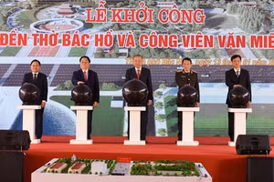 Tổng Bí thư Tô Lâm cùng lãnh đạo Trung ương, tỉnh Bắc Ninh bấm nút khởi công dự án. 