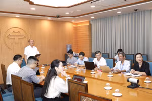 Hoàng Văn Bằng, Giám đốc Trung tâm Thông tin điện tử TP Hà Nội phát biểu khai mạc Hội nghị. 