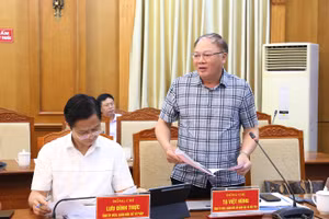 Giám đốc Sở GD&ĐT Bắc Ninh - Tạ Việt Hùng báo cáo tại hội nghị.