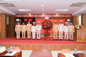 Lãnh đạo Cục CSGT và Phòng Quản lý khai thác xử lý, vận hành dữ liệu và chuyển đổi số.