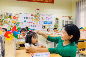 Cô trò trường Tiểu học Đa Mai (Ảnh minh họa).