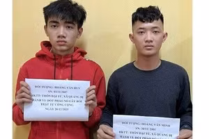 Hoàng Văn Minh (trái) và Hoàng Văn Huy.