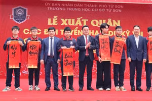 Lãnh đạo TP Từ Sơn, Phòng GD&ĐT động viên đoàn học sinh giỏi dự thi cấp tỉnh (ảnh TL).