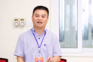 Ông Bạch Đăng Khoa chia sẻ với Báo GD&TĐ tại kỳ thi tốt nghiệp THPT 2025.