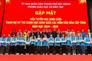 Phòng GD&ĐT TP Bắc Giang gặp mặt đội tuyển học sinh giỏi. 