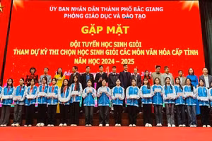 Phòng GD&ĐT TP Bắc Giang gặp mặt đội tuyển học sinh giỏi. 