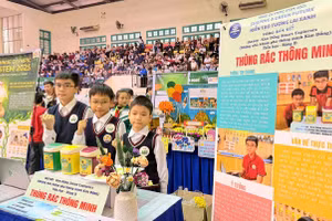 Sản phẩm "Thùng rác thông minh" được Hội đồng Giám khảo đánh giá cao về tính ứng dụng trong đời sống.