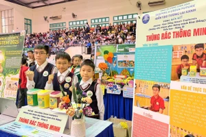 Sản phẩm "Thùng rác thông minh" được Hội đồng Giám khảo đánh giá cao về tính ứng dụng trong đời sống.