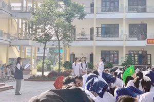 Học sinh Bắc Giang tuyên truyền phòng chống tác hại thuốc lá. 