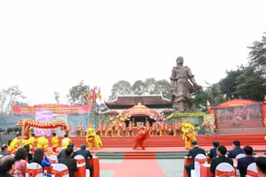 Quang cảnh Lễ hội kỷ niệm 237 năm Chiến thắng Ngọc Hồi - Đống Đa.